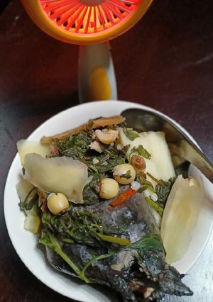 Hình của món Gà ác hầm thuốc bắc.