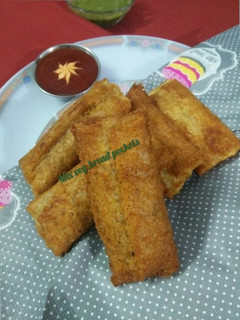 A picture of Mix veg bread pockets.