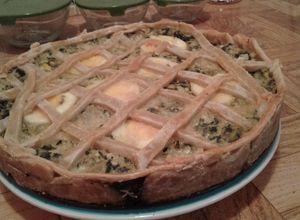 Una foto de Quiche o tartaleta enrejada de acelga, alcachofa y quesillo