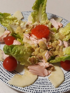 Una foto de Ensalada de salmón fresco