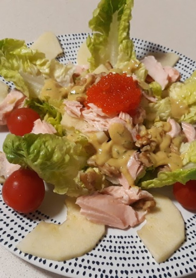 Una foto de Ensalada de salmón fresco