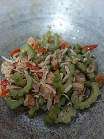 Langkah Mudah untuk Menyiapkan Resep Tumis Pare Teri yang Lezat Anti Ribet, Uenak Banget