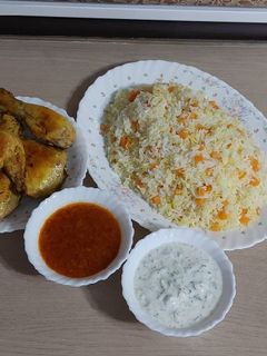 عکسی از دستور هویج پلو با مرغ سرخ شده