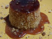 Una foto de flan con leche de almendras