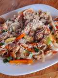 Wok de pollo y camarones