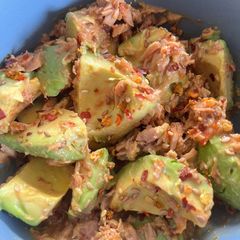 A picture of Tuna avocado "Goma-ae" salad.