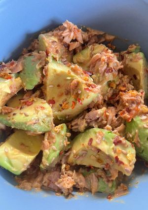 A picture of Tuna avocado "Goma-ae" salad.