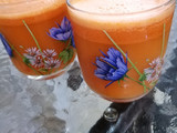 Sari buah wortel dan tomat