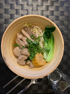 A picture of Thai noodle soup.