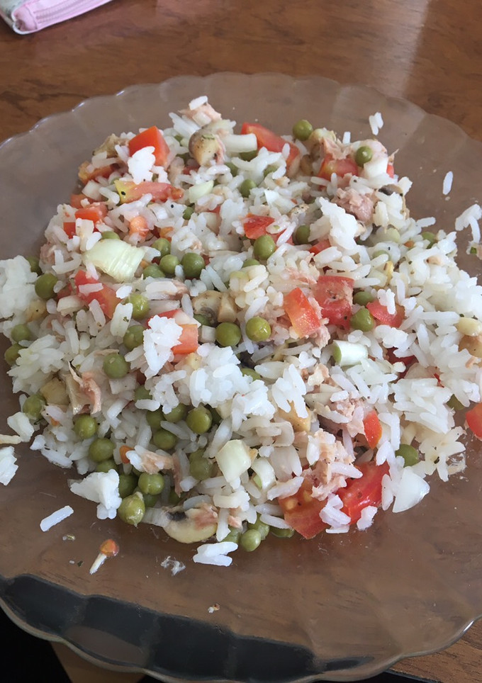 Una foto de Ensalada de atún y arroz