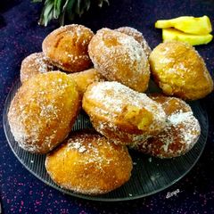 A picture of Apple donuts.