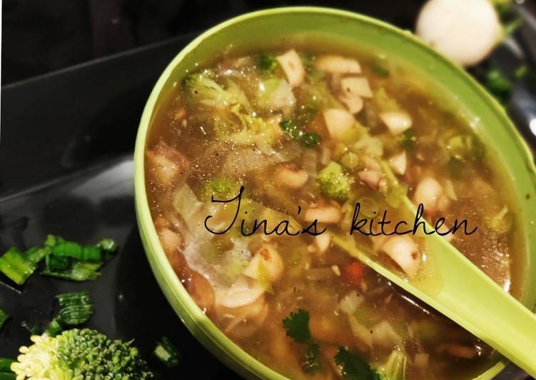 Recipe: Yum-yum Mushroom & Broccoli soup
