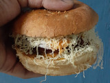 વેજ ચીઝ બર્ગર (Veg Cheese Burger Recipe In Gujarati)