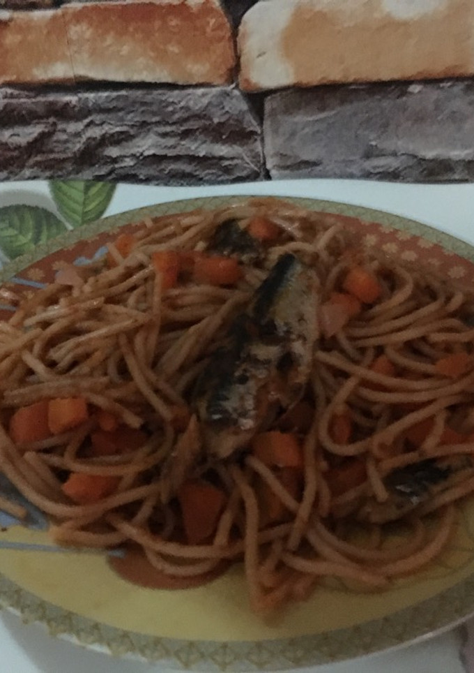 A picture of Carrot spaghetti jollof with sardines.
