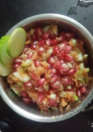 गाजर और अनार का सैलेड (gajar aur anar ka salad recipe in Hindi) रेसिपी मुख्य फोटो