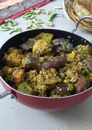 A picture of Gujarati Undhiyu.