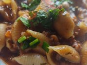 Una foto de caracoles guisado