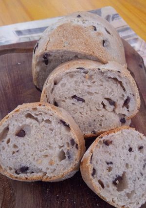 Una foto de Pan de aceitunas negras