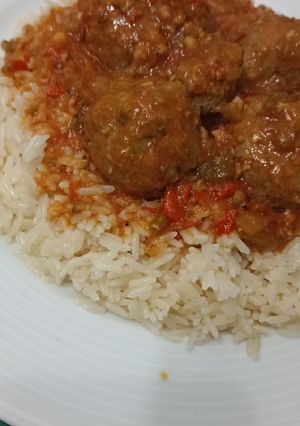 Una foto de Albóndigas con arroz