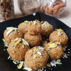 A picture of Besan ladoo with jaggery and sesame.