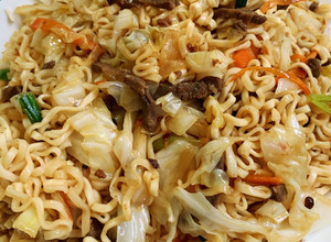 炒泡麵維力炸醬麵版本～剩菜再製食記 的食譜成品照片