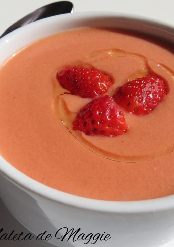 Una foto de Gazpacho de fresas con tomate
