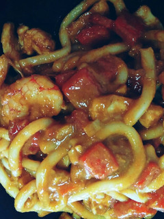 Una foto de Udon con salsa pad thai