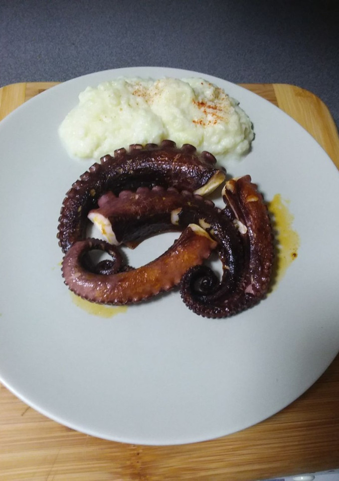 Una foto de 🦑Pulpo a la plancha
