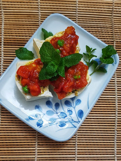 Hình của món Đậu phụ nhồi nấm sốt sa tế.