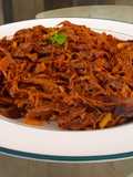 Carne mechada con salsa de onoto