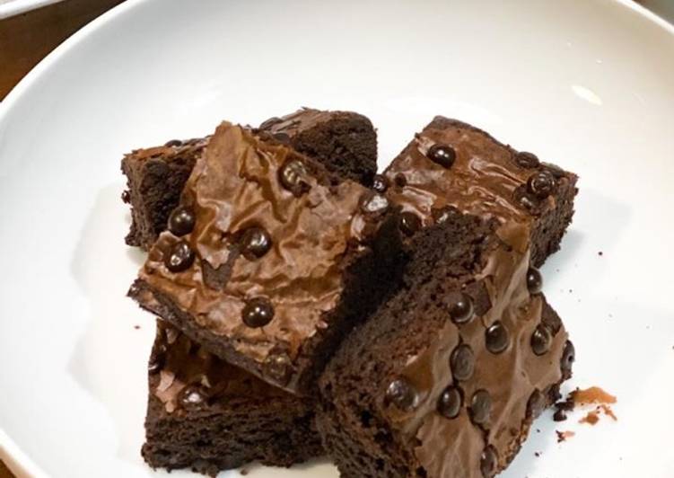 Langkah Mudah untuk Menyiapkan Fudgy brownies / brownies panggang yang bikin betah