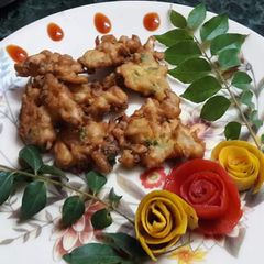 A picture of Besan ki pyaj bhajiya.