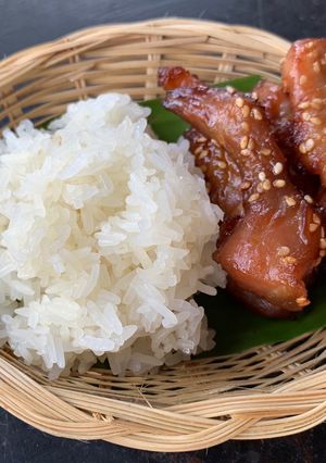 รูปของ หมูแดดเดียวทอด กับ ข้าวเหนียว