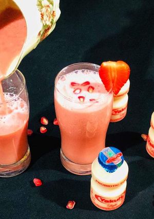 A picture of Strawberry Pomegranate Smoothie.