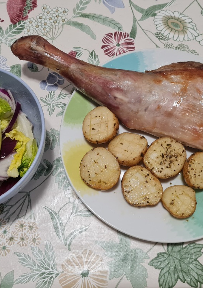 Una foto de Paletilla cordero lechal asada