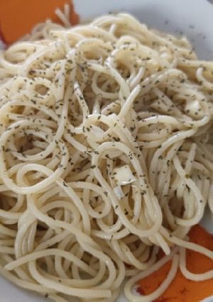 Foto principal de Spagettis a la mantequilla con ajos