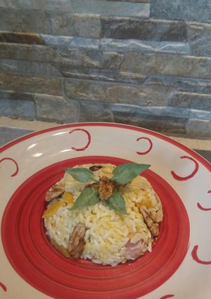 Foto di Risotto con noci e pancetta croccanti..e zucca🎃