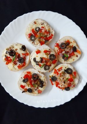 A picture of Bread Pizza.