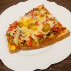 A picture of Bread pizza.