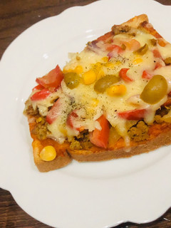 A picture of Bread pizza.