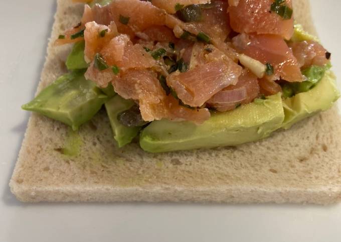 Comment faire Cuire Savoureux Tartines saumon fumé et avocat