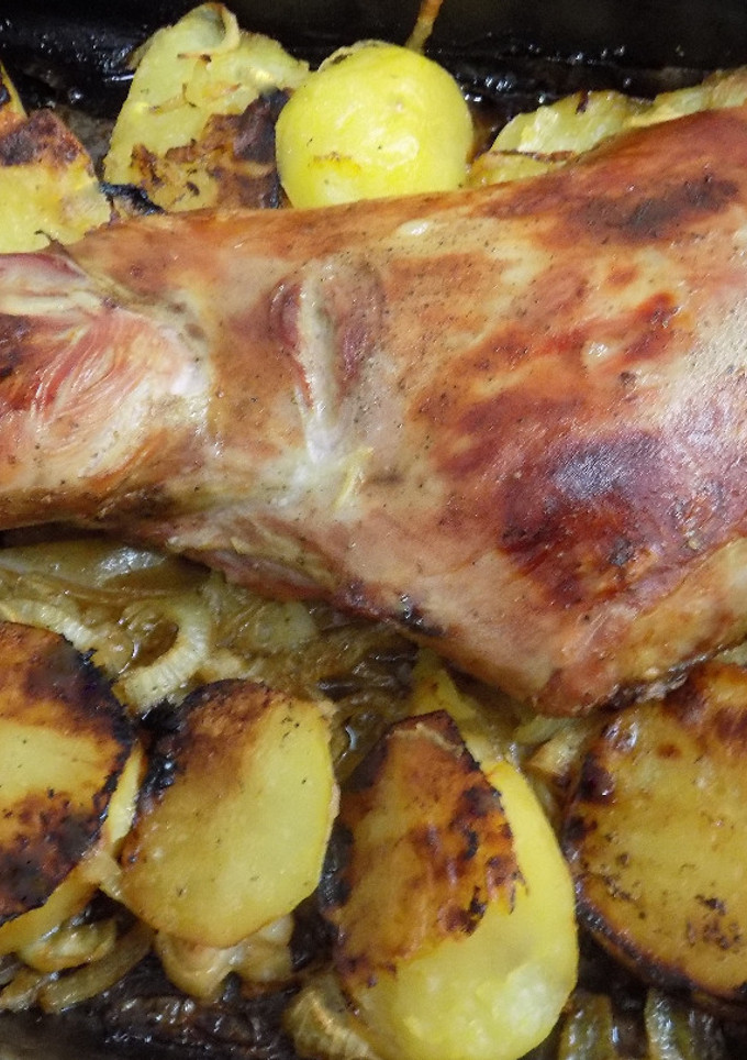 Una foto de Paletilla de cordero asado