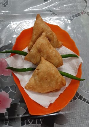समोसा (SAMOSA RECIPE IN HINDI) रेसिपी मुख्य फोटो