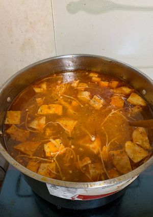 Hình của món Lẩu thái chay chua cay.