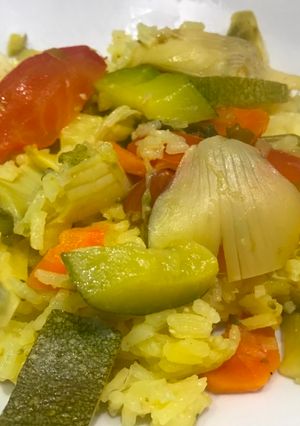Una foto de Arroz con corazón de alcauciles y vegetales ! Un mix de proteínas 💖