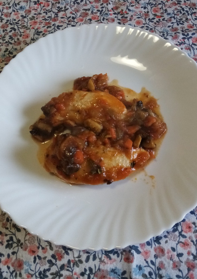 Una foto de Solomillos de pollo con verduras y champiñón