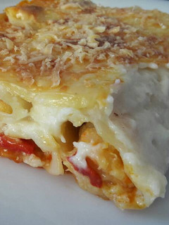 Una foto de Canelones con bacalao y gambas