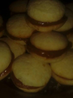 Una foto de Alfajores de maizena súper ricos y fáciles