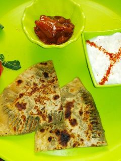 चंदन बथुआ का पराठा (Chandan bathua ka paratha recipe in hindi) रेसिपी मुख्य फोटो