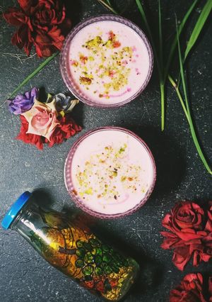 શાહી રોઝ લસ્સી (Shahi Rose lassi recipe in gujarati) રેસીપી મુખ્ય ફોટો